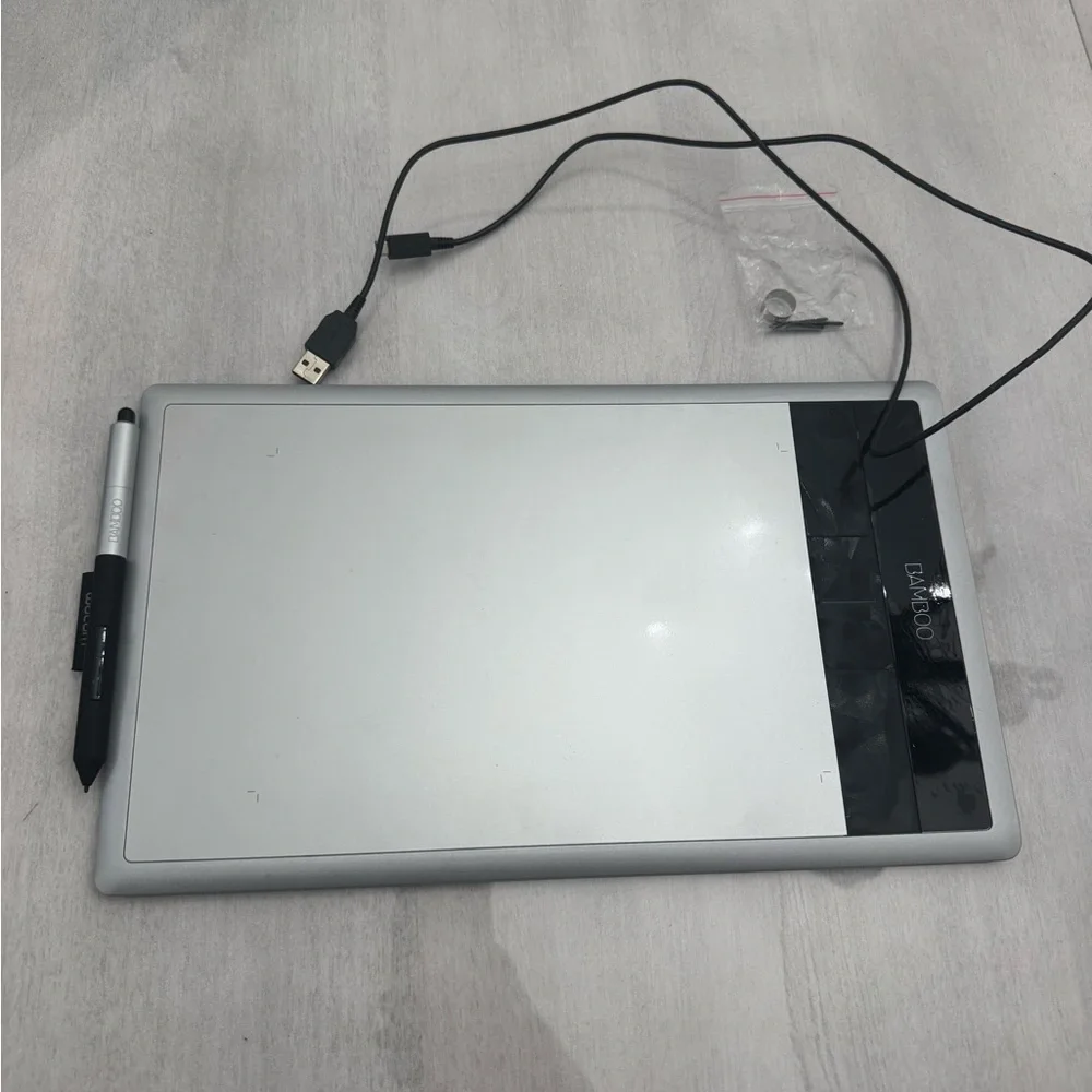 NWOT Wacom Bamboo Create Tablet with Pen CTH-670